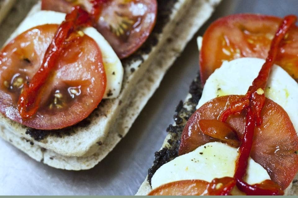 Open sandwiches with tomato, white cheese and red pepper
